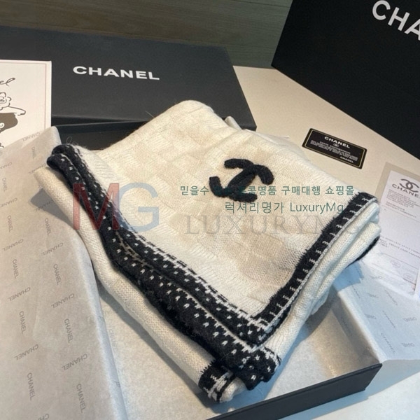 * ÷/ī CH8211530-1