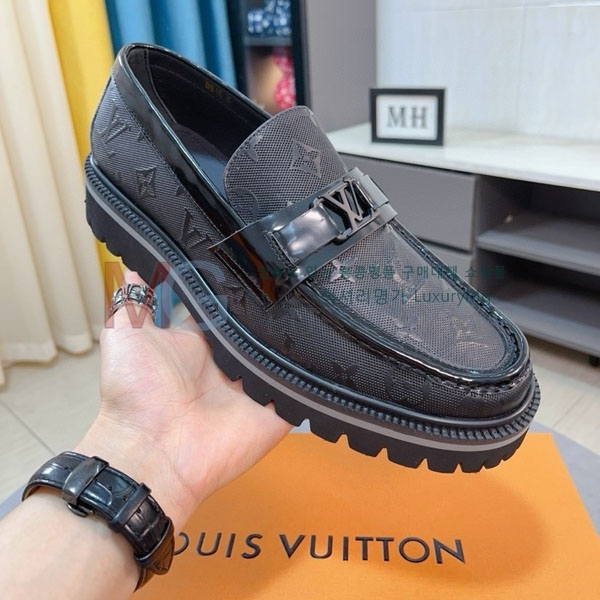 ̺   LV22011806-4