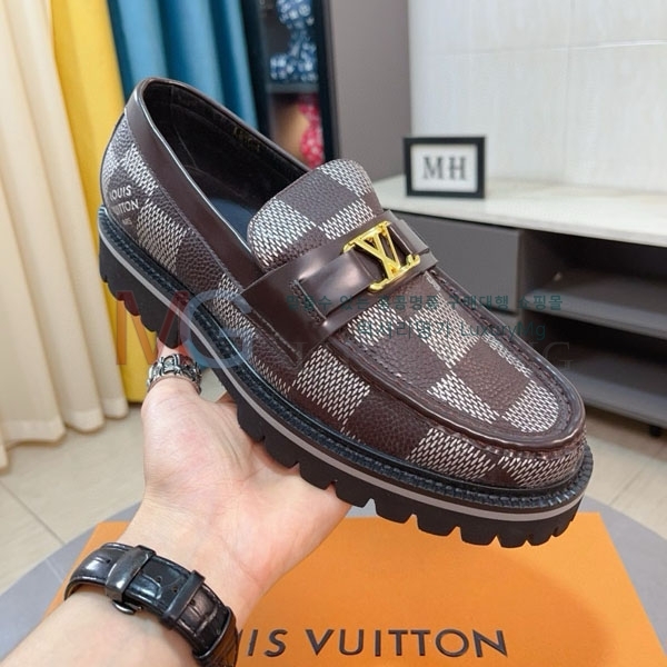 ̺   LV22011806-7