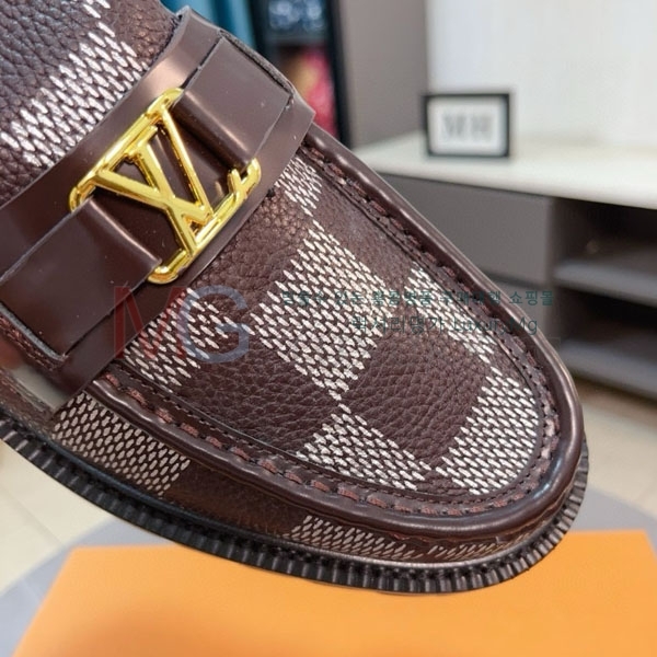 ̺   LV22011806-7