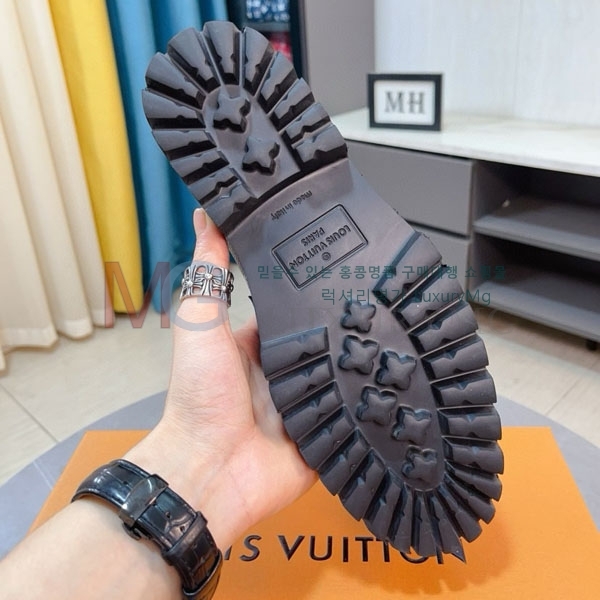 ̺   LV22011806-7
