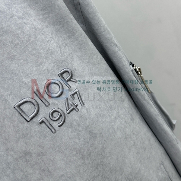   ī  D596411-3