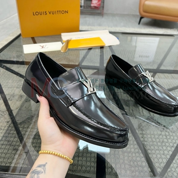 ̺   LV288036