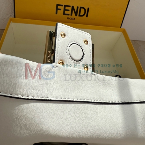    ̵ F8833-4