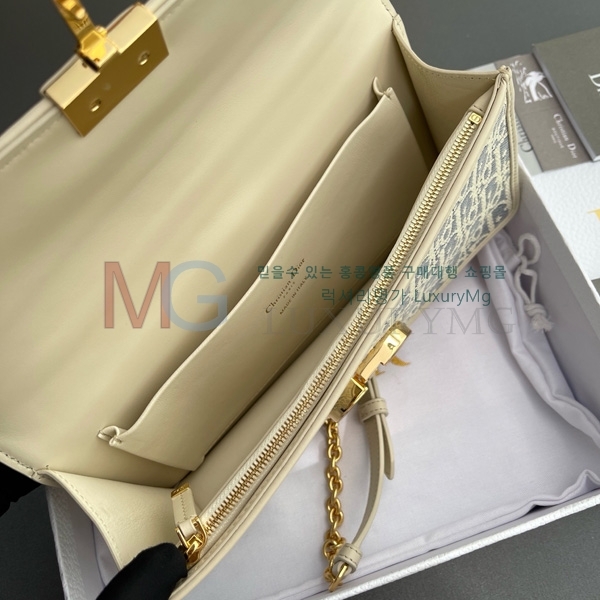  30 Montaigne ž ڵ M9601-52