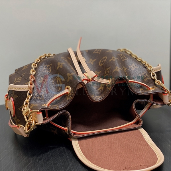 ̺    M25085