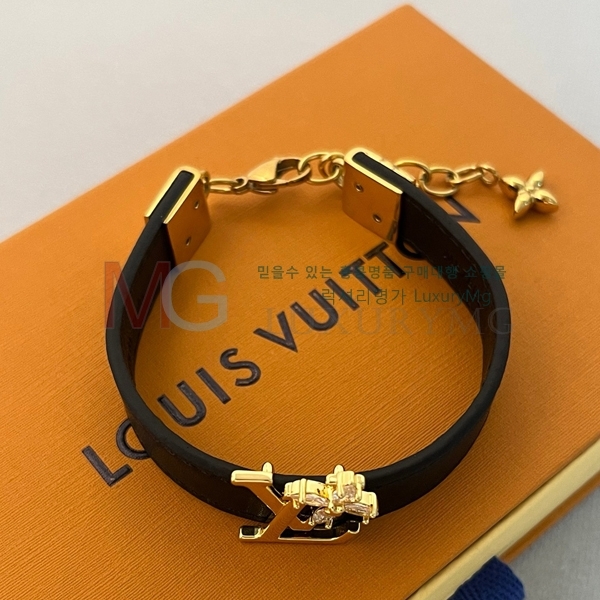 ̺  LV030158