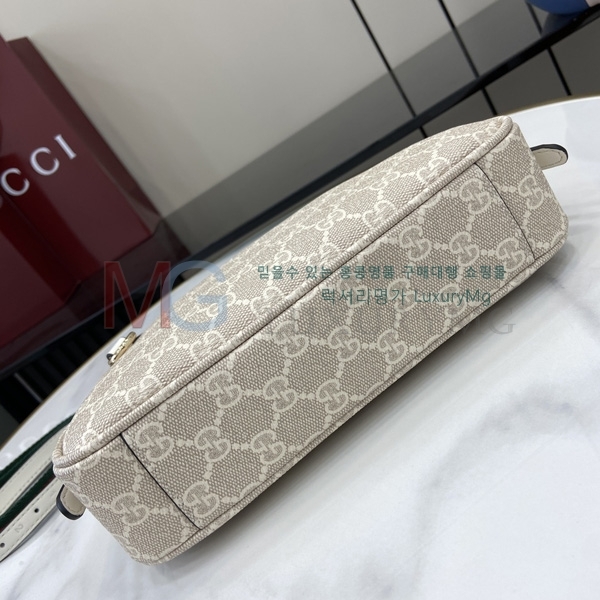 GG    815218-3