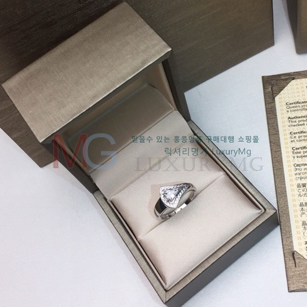 Ұ  BV641733-3