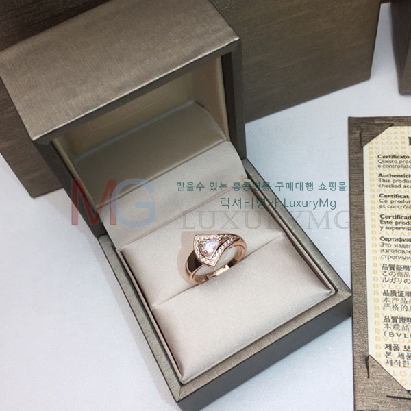 Ұ  BV641733-3
