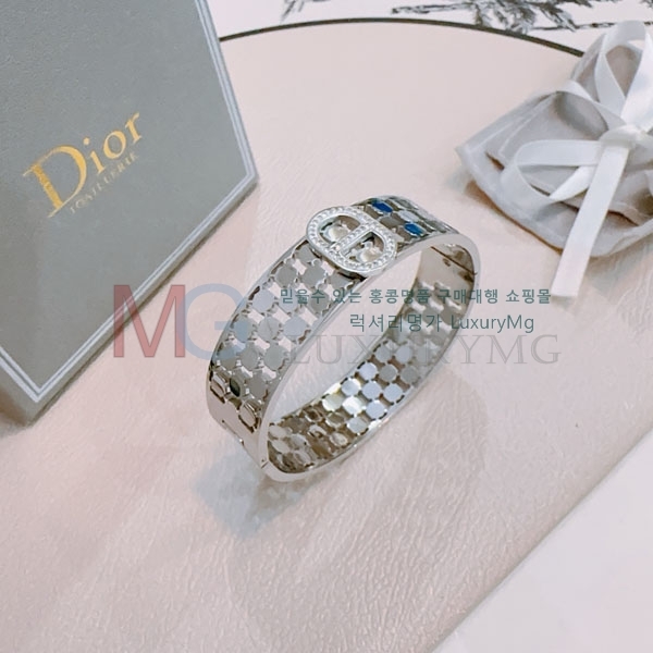   DR3345647