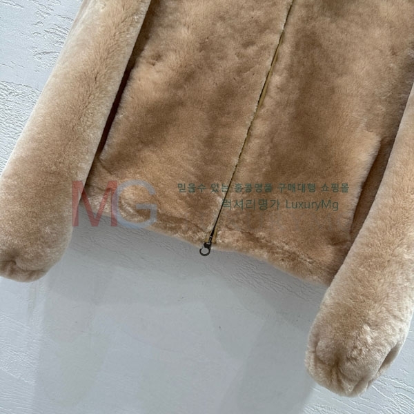  η** þ   LP2348806-7