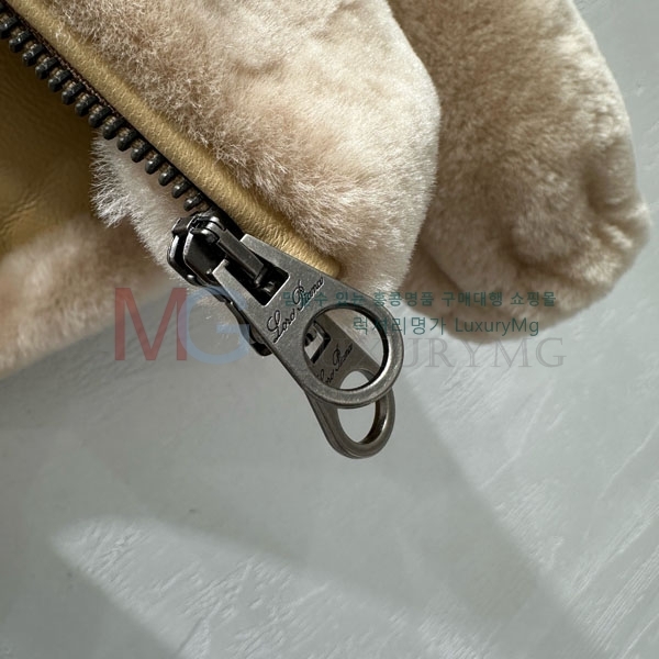  η** þ   LP2348806-7