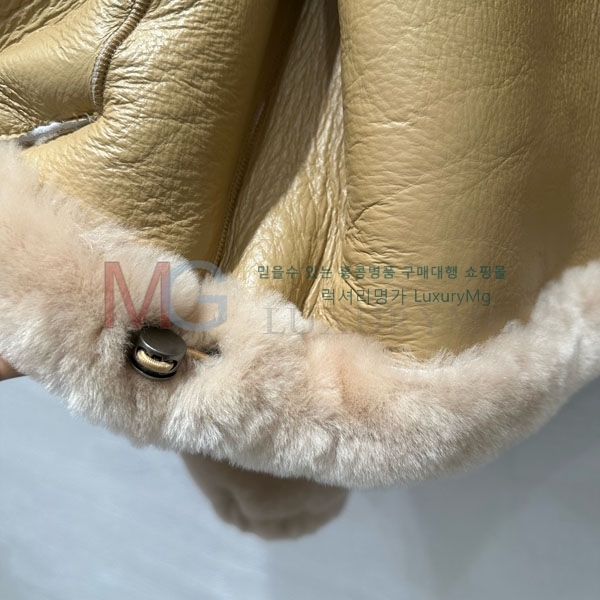  η** þ   LP2348806-7