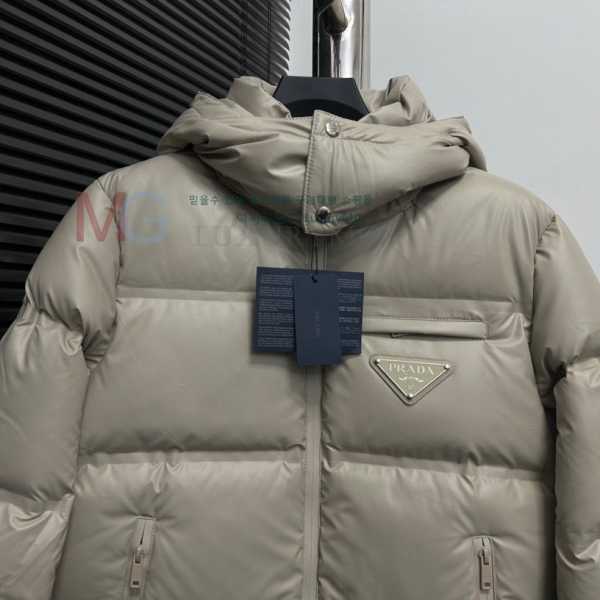   ٿ е PA834881-1