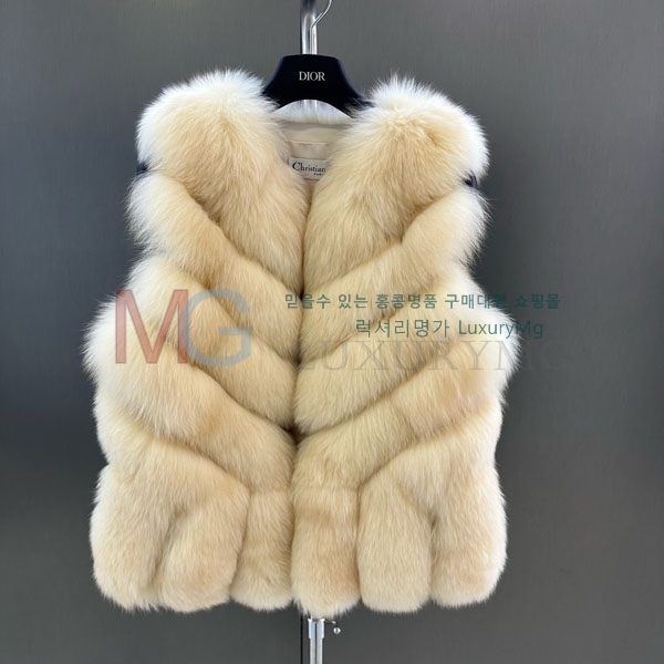   þ    DO8234077-3