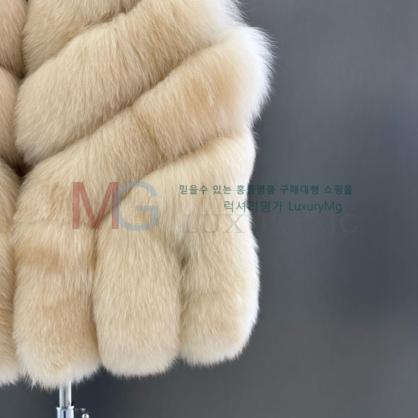   þ    DO8234077-3