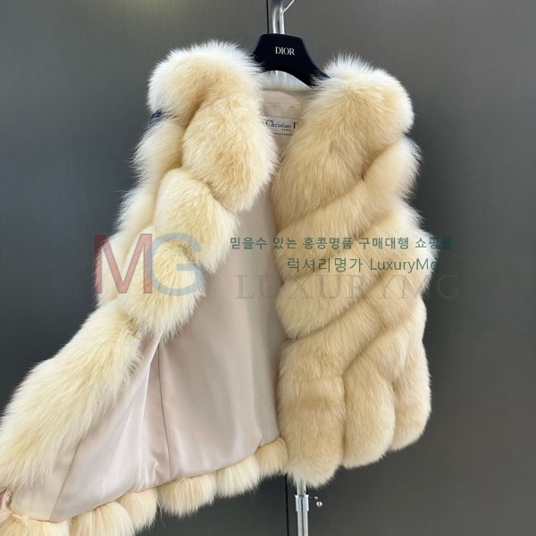   þ    DO8234077-3