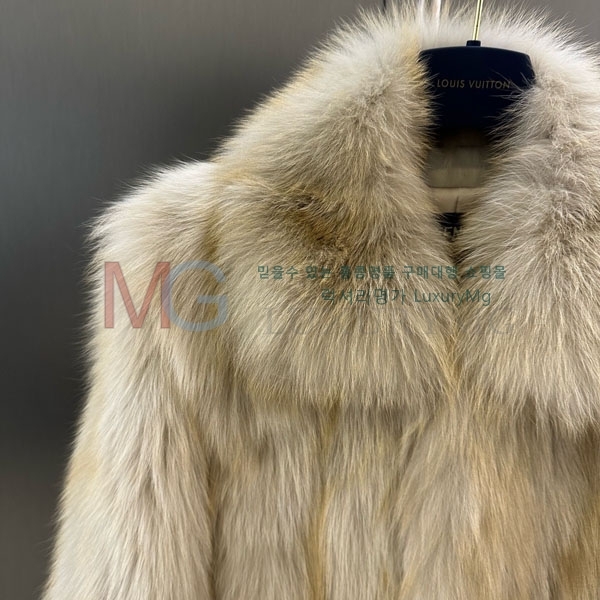   þ   FEND234008-7