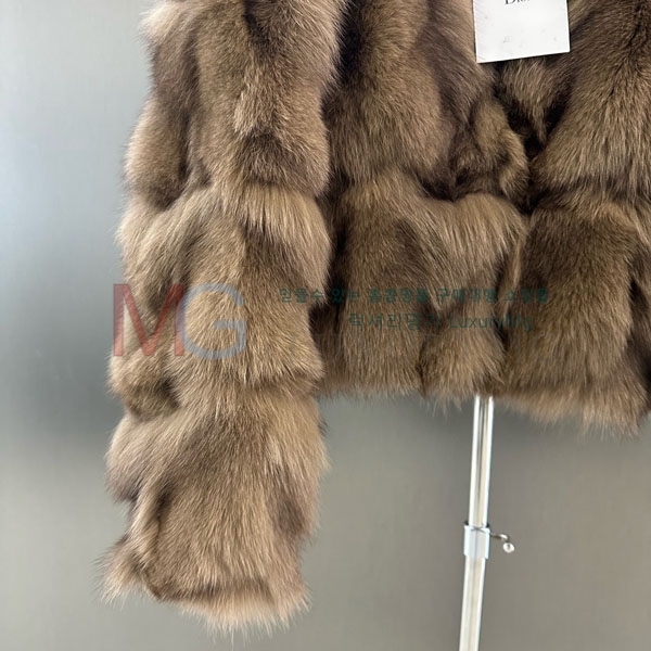   þ   DO8234077-18