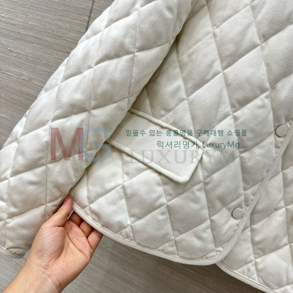  η** ٿ е LP2923022-5