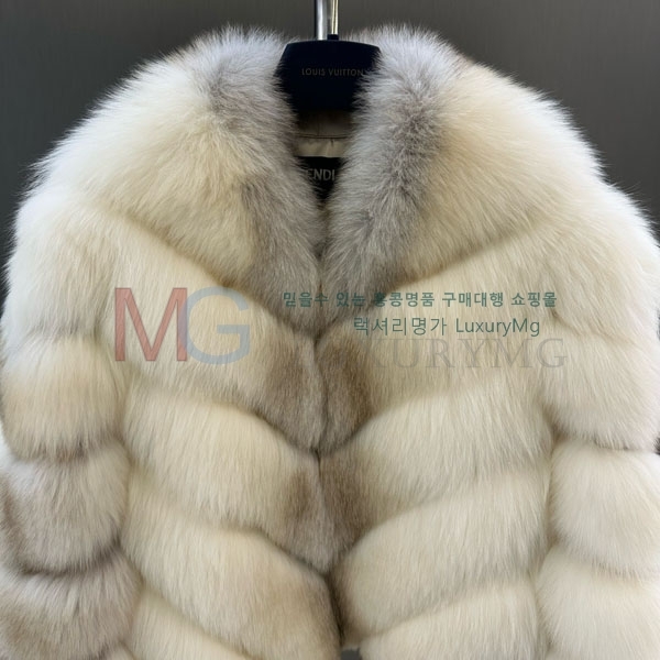   þ   FEND223424-4