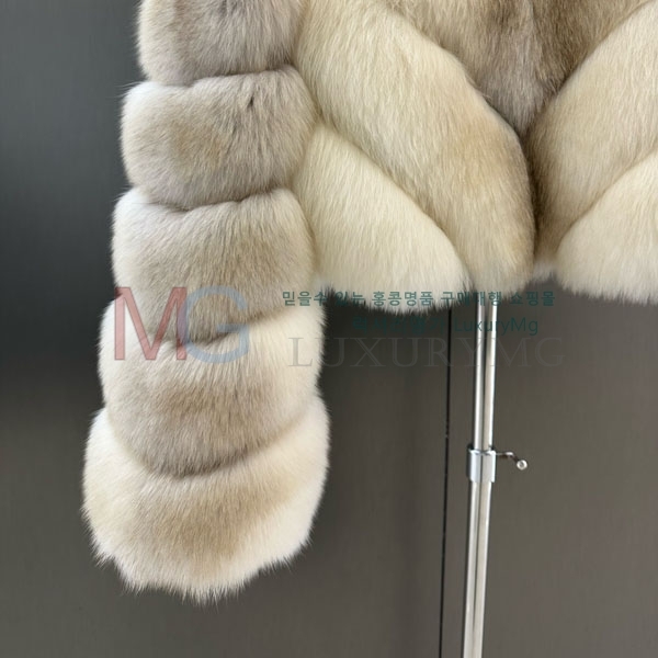   þ   FEND223424-4