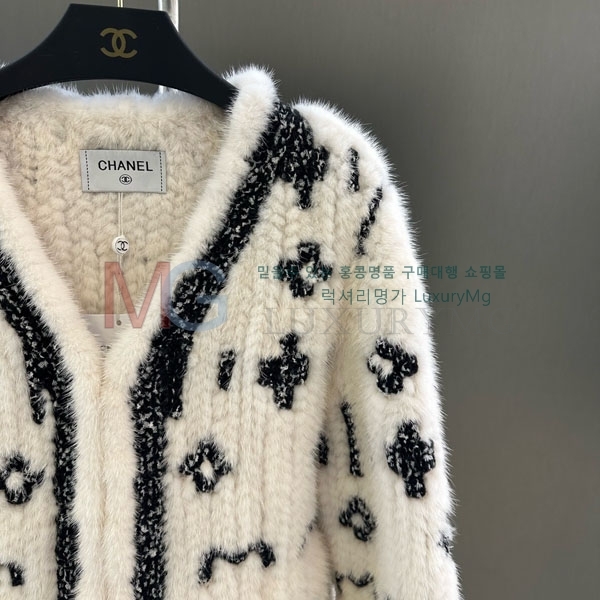  * þ   CH2456750-3