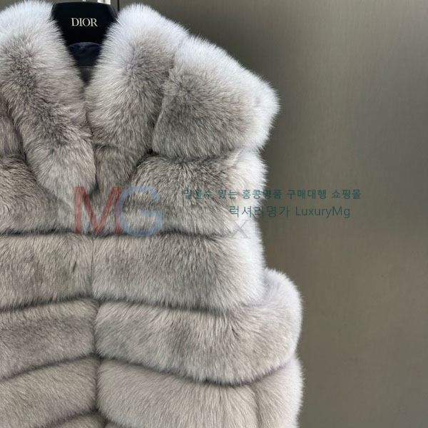   þ    DO8282306-8