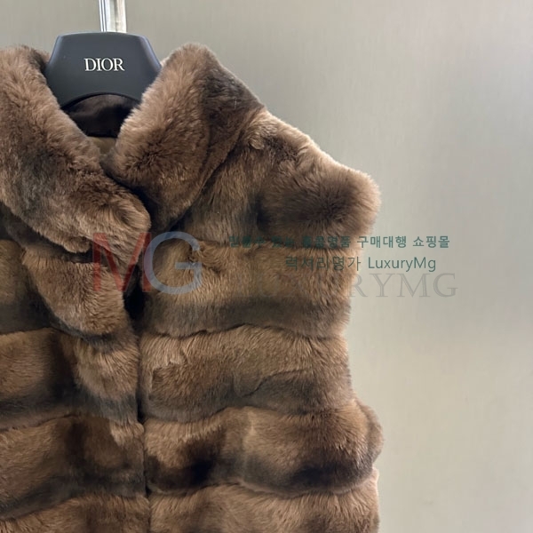   þ    DO8282306-13