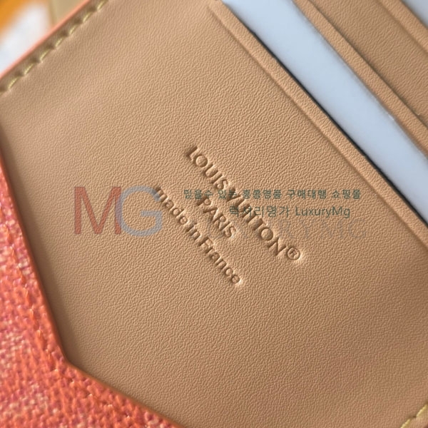 ���̺��� �н���Ʈ Ŀ�� �������� M26831-2