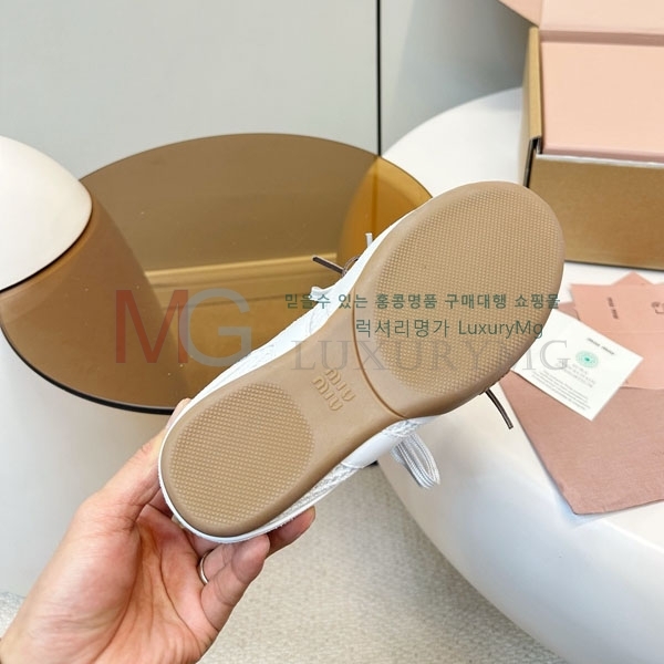 �������� �̿�̿� ����Ŀ�� M5M66011