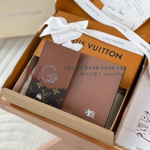 ���̺��� �н���Ʈ Ŀ�� M27023-70