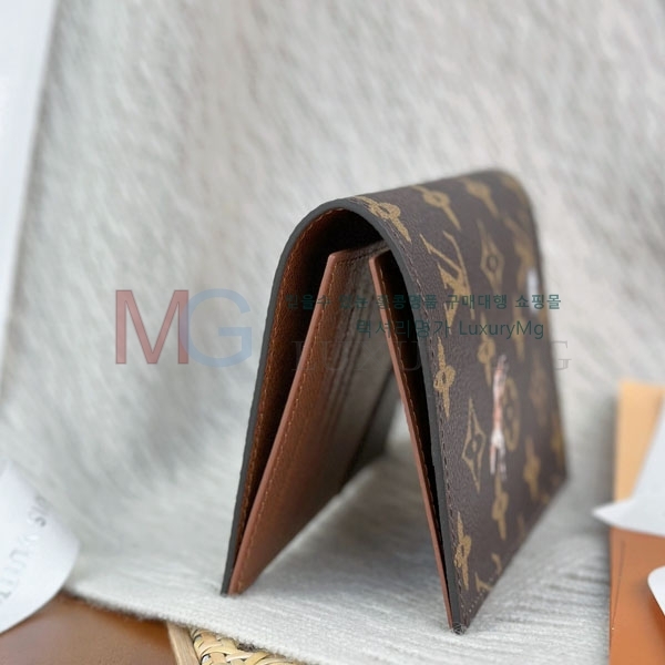 ���̺��� �н���Ʈ Ŀ�� M27023-70