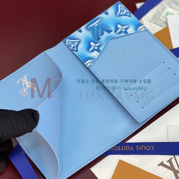 ���̺��� �н���Ʈ Ŀ�� �������� M28595-1