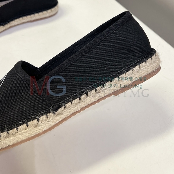������ �����ĵ� �÷����� SS477809-2